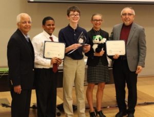 Students winning awards at Wearable Device Challenge 